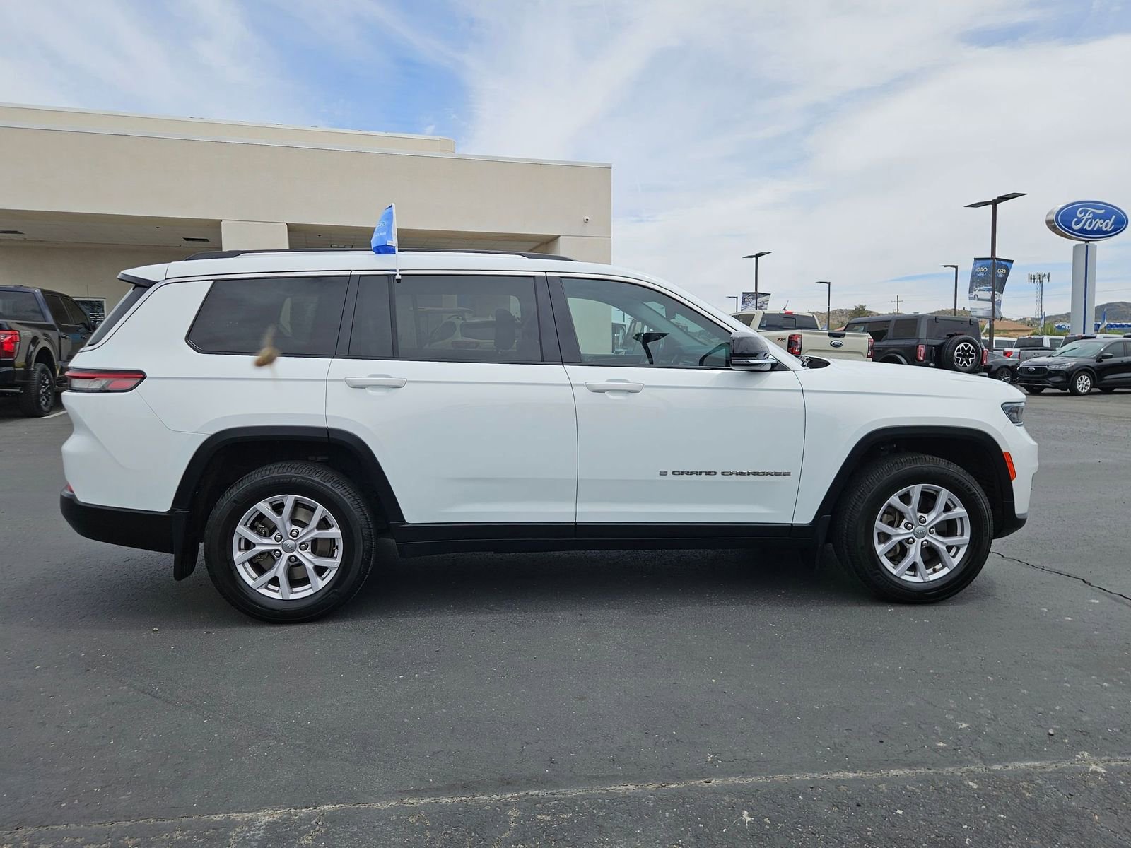 Used 2021 Jeep Grand Cherokee L Limited AWD/4WD image 4