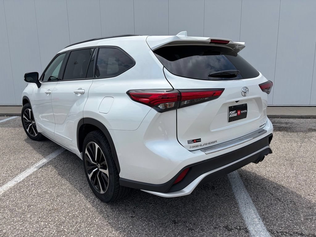 Used 2022 Toyota Highlander XSE AWD/4WD image 5