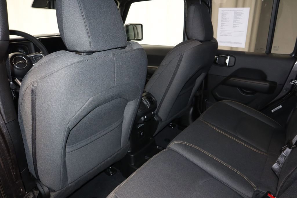 Used 2025 Jeep Wrangler Unlimited Sahara AWD/4WD image 21