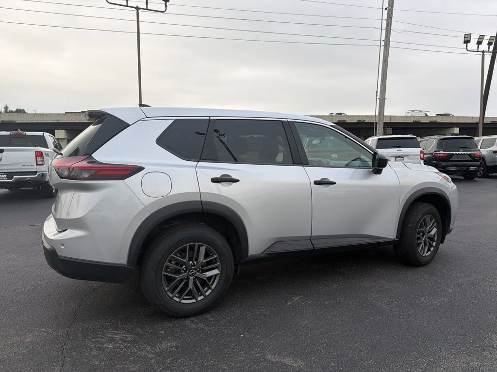 Used 2024 Nissan Rogue S FWD image 5