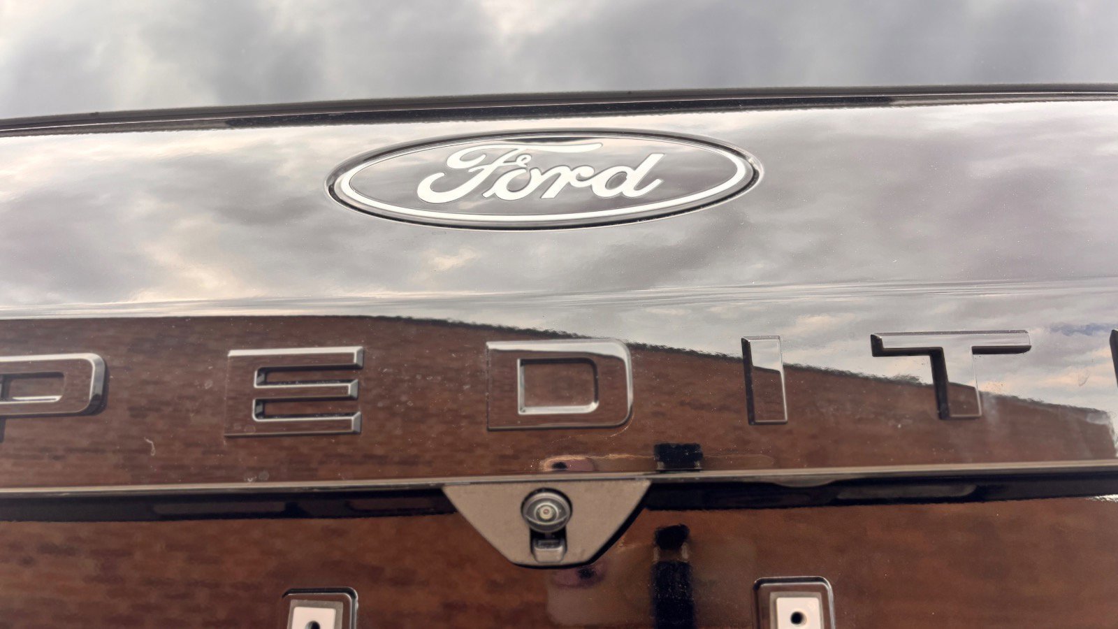 Certified 2025 Ford Expedition Platinum w/ Stealth Appearance Package image 16