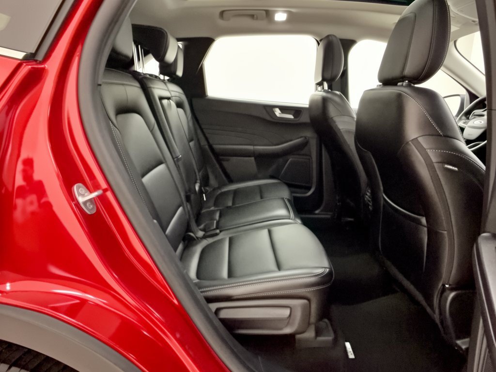 Certified 2025 Ford Escape Platinum AWD/4WD image 29