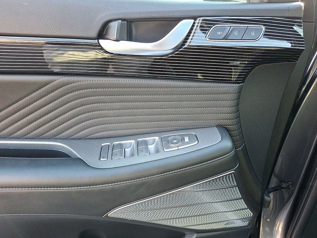 Used 2024 Hyundai Palisade Calligraphy image 13