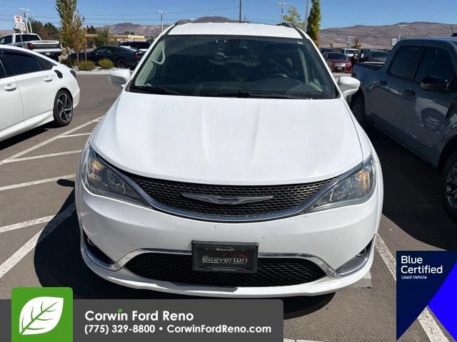 Used 2017 Chrysler Pacifica Touring-L FWD image 2
