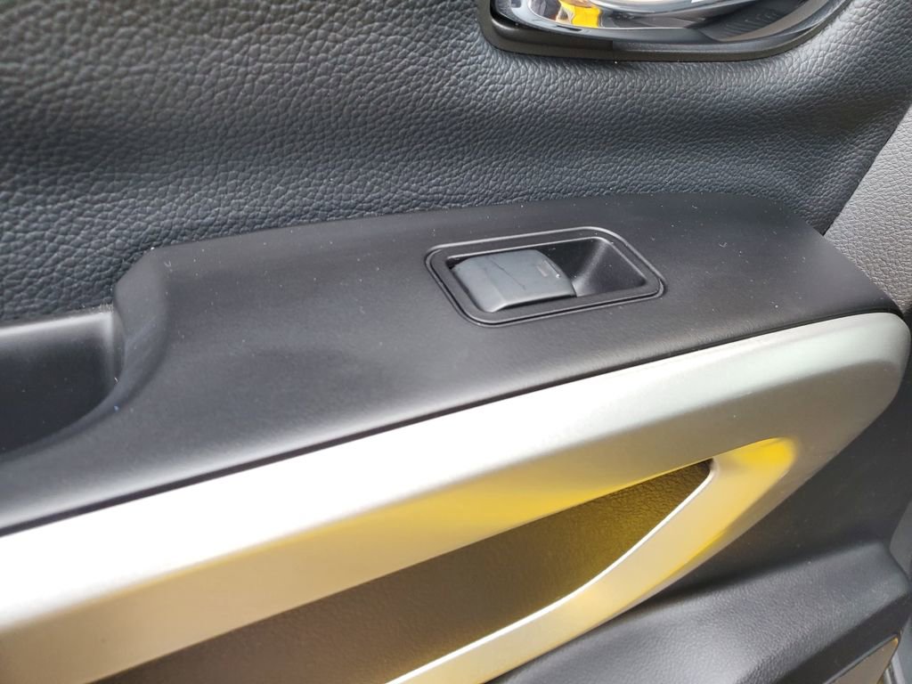 Used 2018 Nissan Titan PRO-4X w/ Pro-4x Utility Package image 12