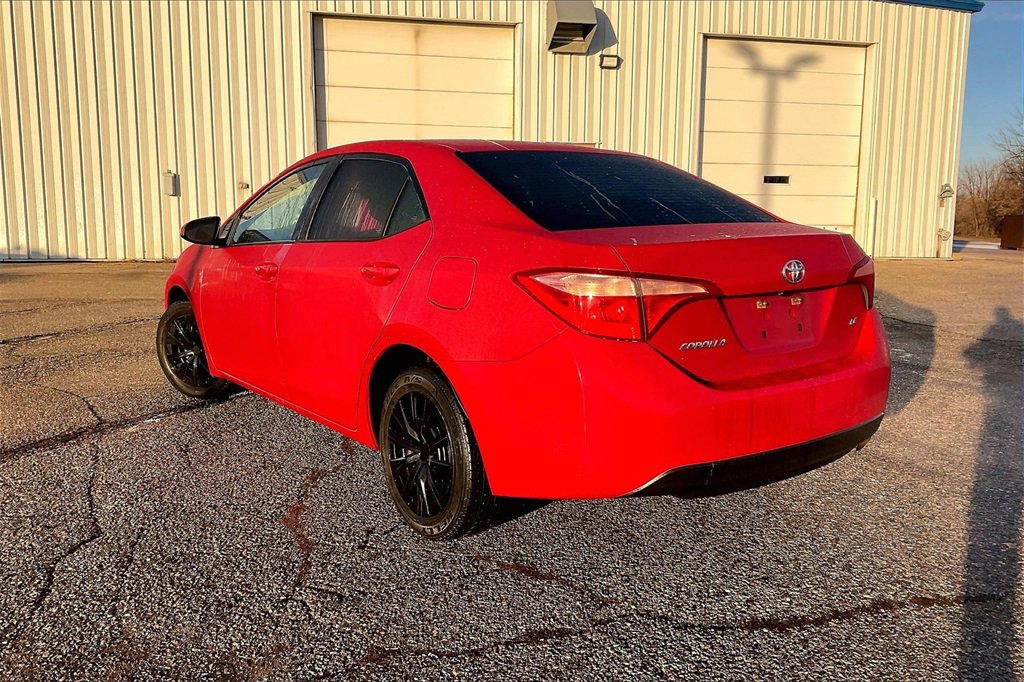 Used 2019 Toyota Corolla LE image 3