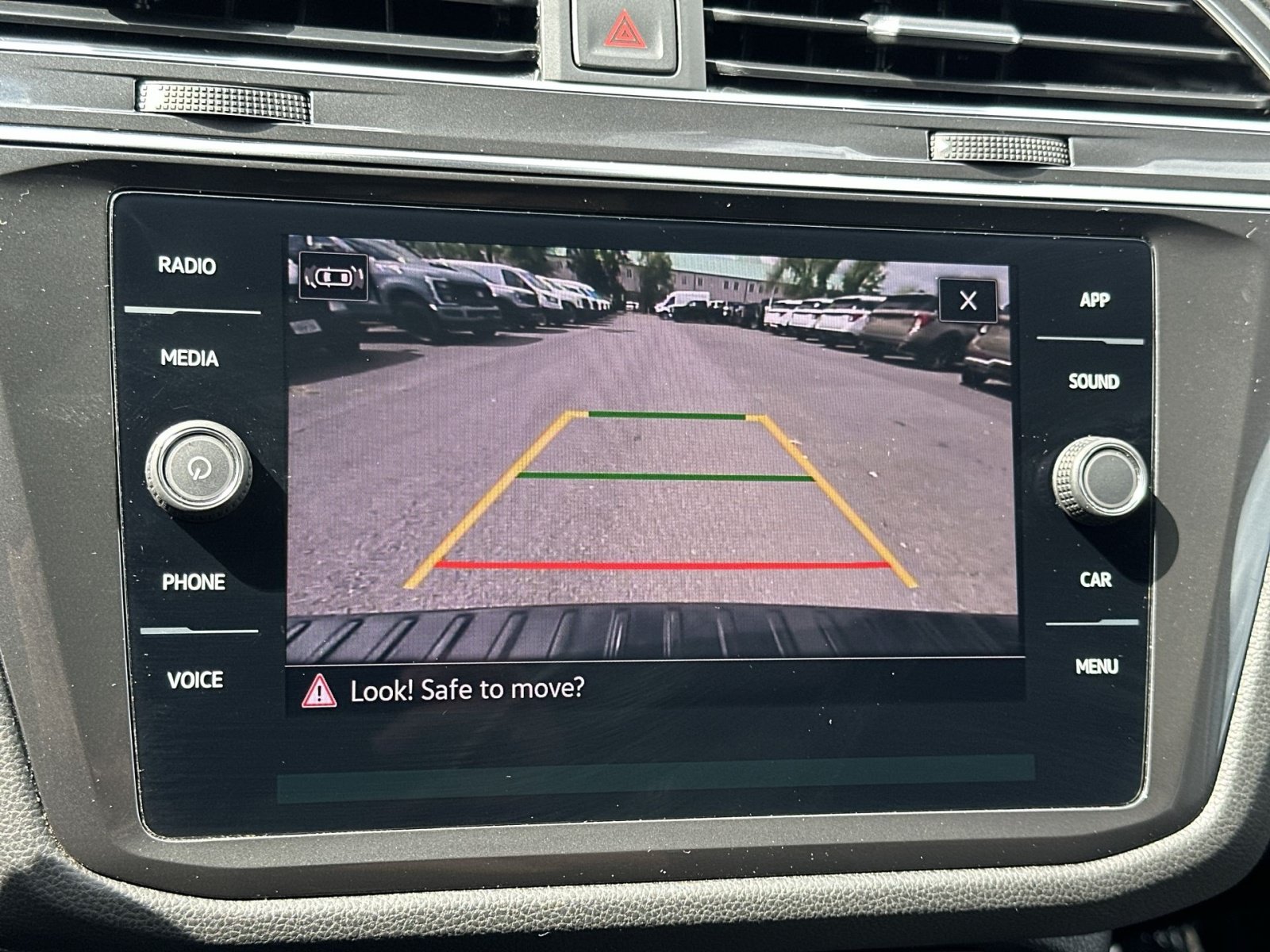 Used 2023 Volkswagen Tiguan SE w/ Panoramic Sunroof Package AWD/4WD image 20