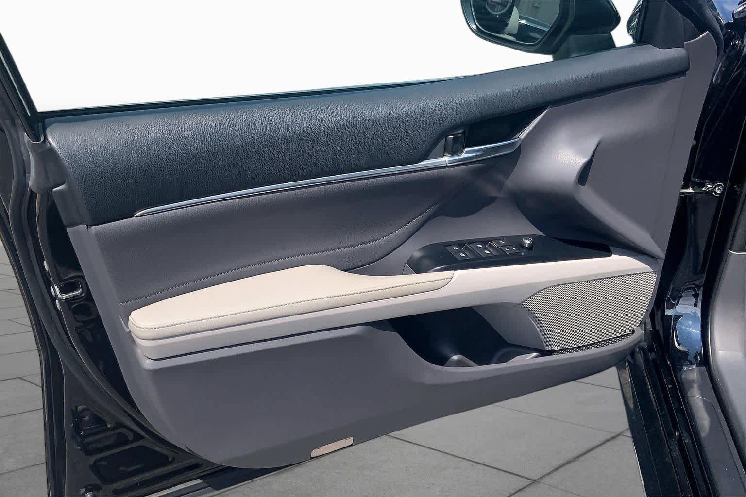 Used 2018 Toyota Camry XLE FWD image 22