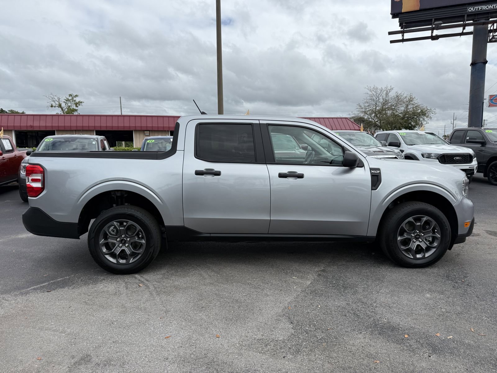 Certified 2024 Ford Maverick XLT FWD image 3