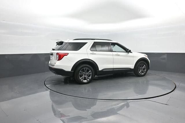 Certified 2024 Ford Explorer XLT w/ Equipment Group 202A AWD/4WD image 8