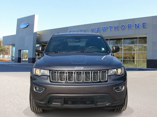 Used 2017 Jeep Grand Cherokee Laredo AWD/4WD image 2