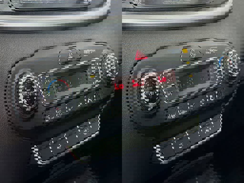 Used 2019 Kia Sorento SX image 18