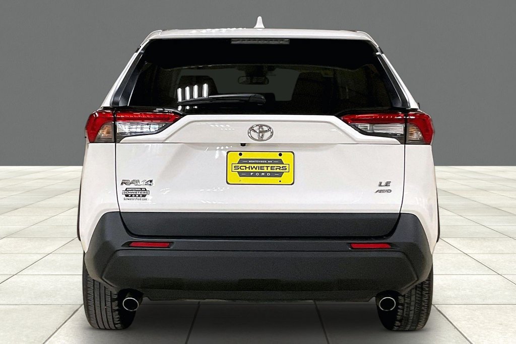 Used 2025 Toyota RAV4 LE AWD/4WD image 4