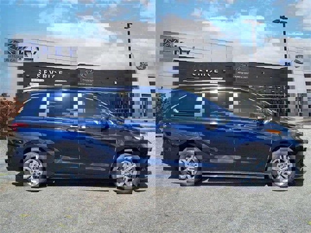 Used 2023 Toyota Sienna Platinum image 6