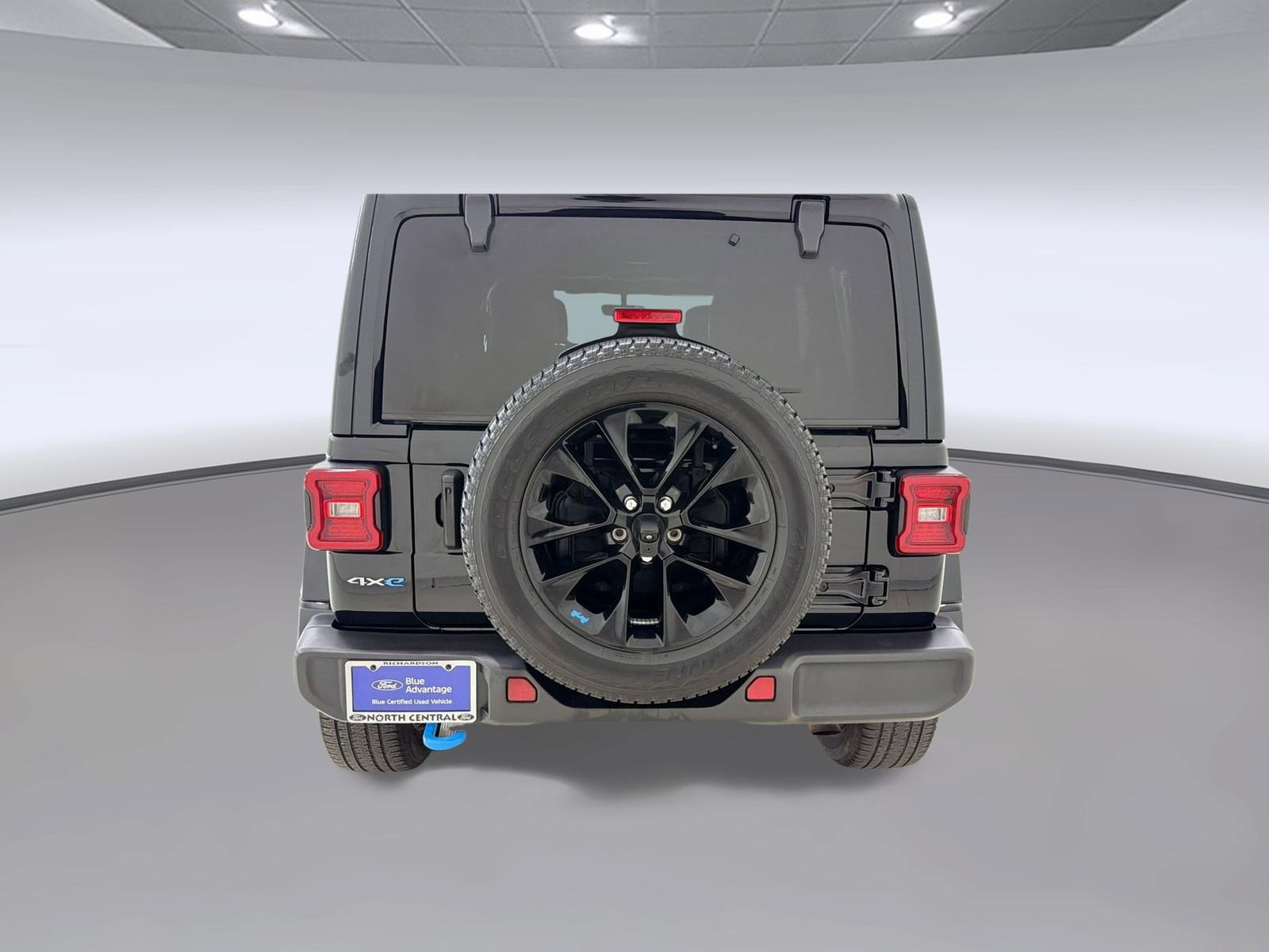 Used 2023 Jeep Wrangler Unlimited Sahara w/ Cold Weather Group AWD/4WD image 10