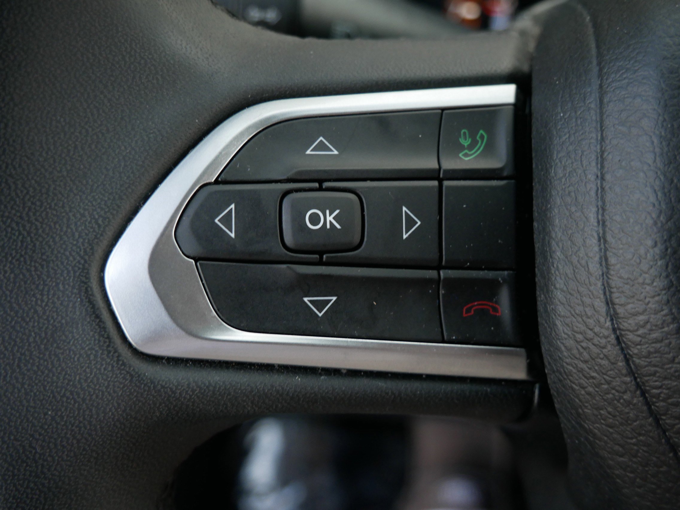 Used 2023 Jeep Compass Limited image 27