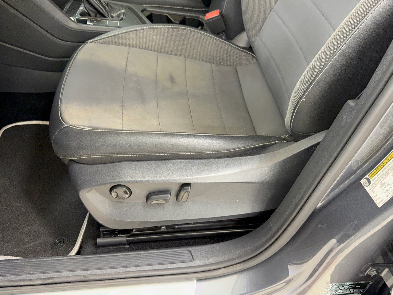 Used 2023 Volkswagen Taos SE FWD image 16