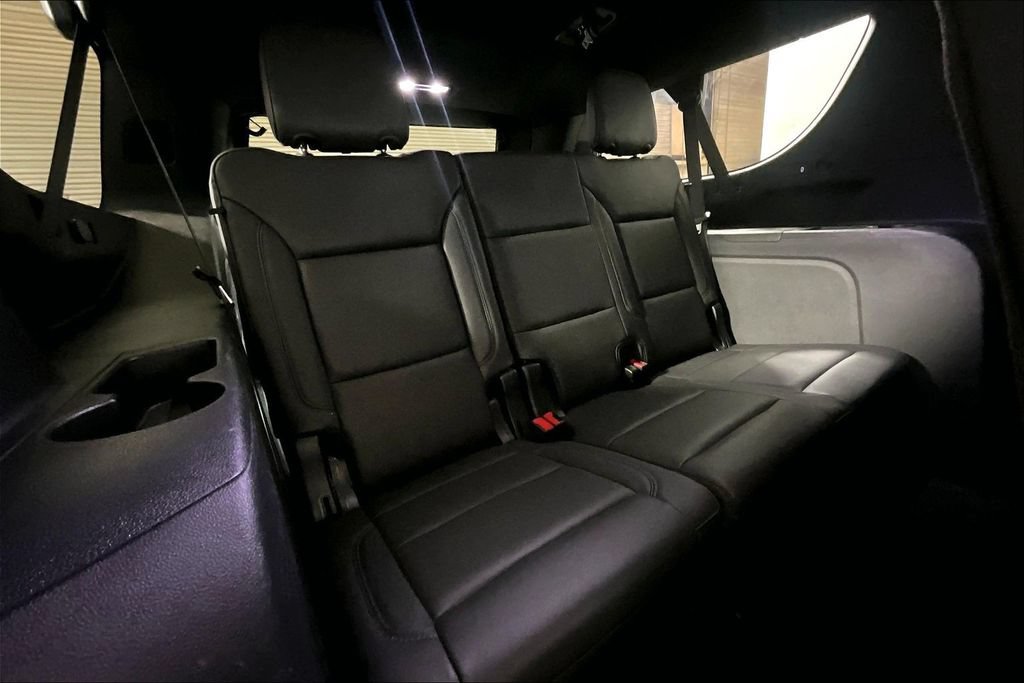 Used 2025 Chevrolet Suburban Z71 AWD/4WD image 23