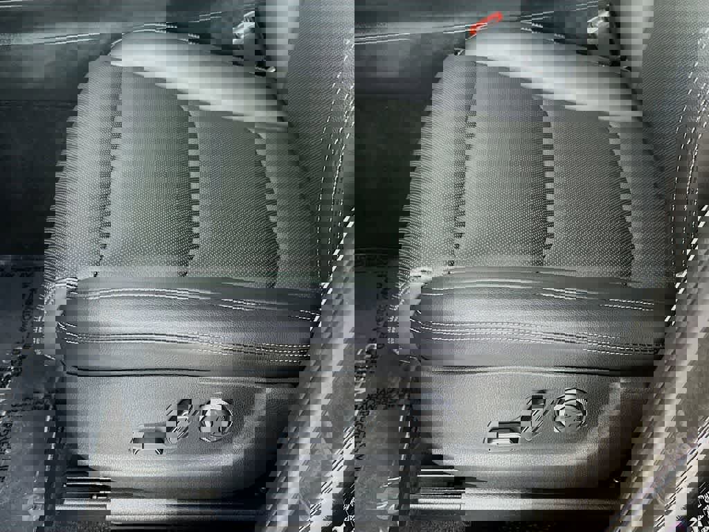 Used 2025 Genesis GV70 2.5T image 30