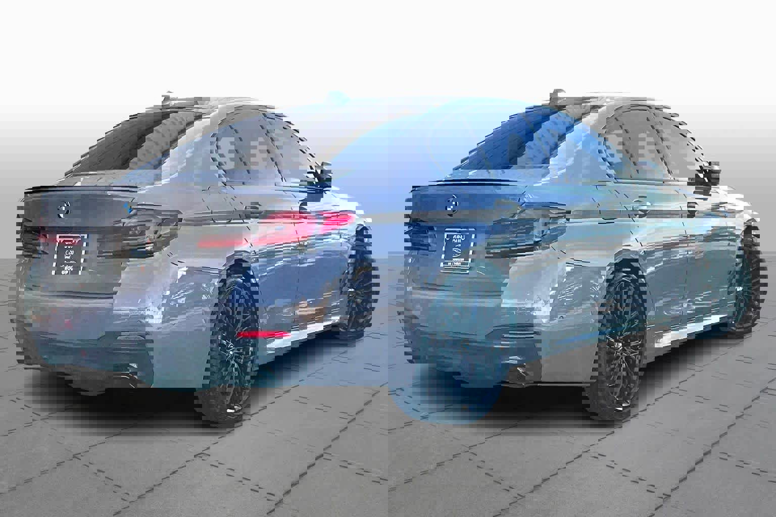 Used 2021 BMW 540i w/ M Sport Package image 3