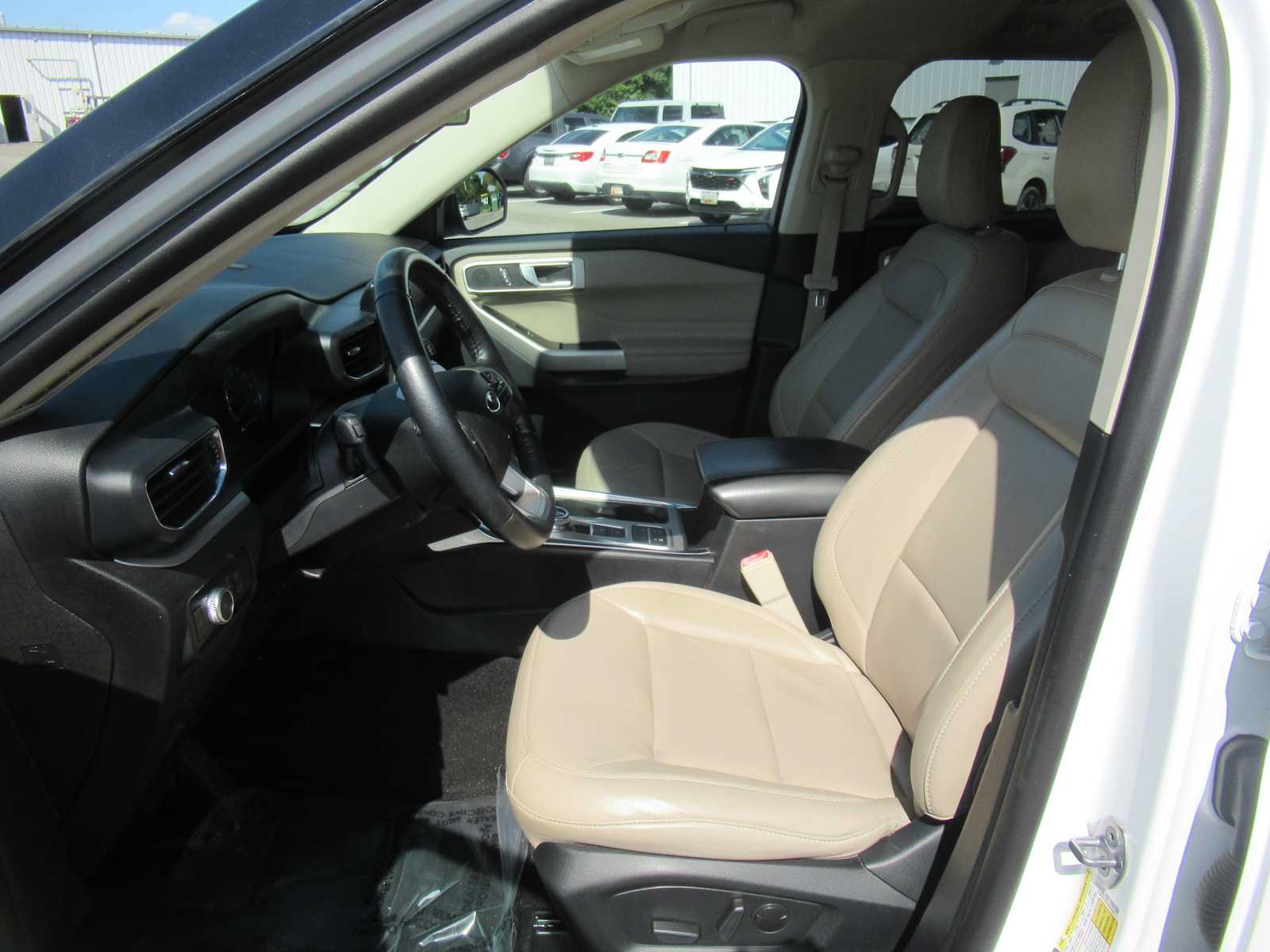 Certified 2021 Ford Explorer XLT w/ Equipment Group 202A RWD image 21