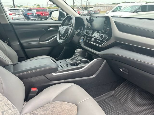 Used 2022 Toyota Highlander Bronze Edition AWD/4WD image 25