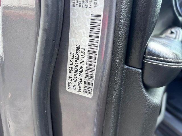 Used 2023 Jeep Grand Cherokee L Laredo image 25