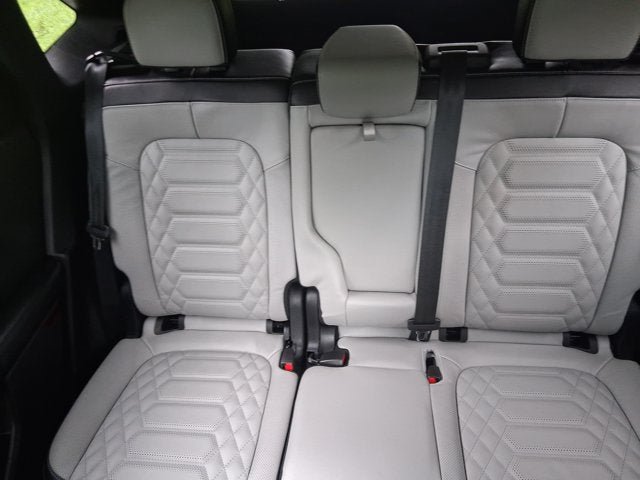 Certified 2023 Ford Escape Platinum w/ Premium Technology Package AWD/4WD image 19
