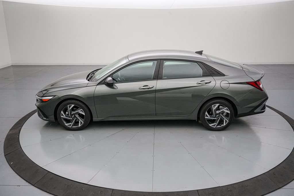 Used 2025 Hyundai Elantra Sport FWD image 7
