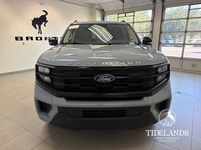 Certified 2025 Ford Expedition Active RWD image 3
