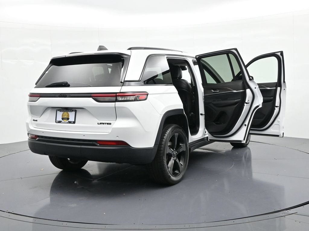 Used 2023 Jeep Grand Cherokee Limited w/ Black Appearance Package AWD/4WD image 26