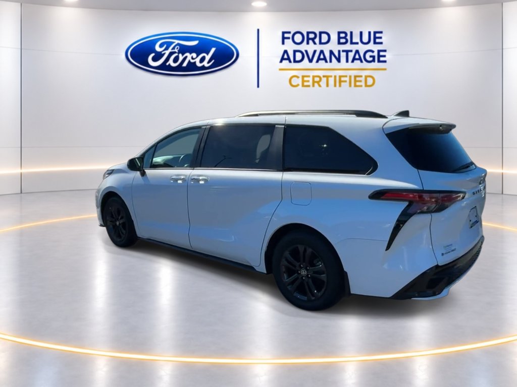 Used 2025 Toyota Sienna XSE AWD/4WD image 6