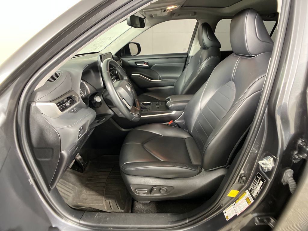 Used 2023 Toyota Highlander L image 27