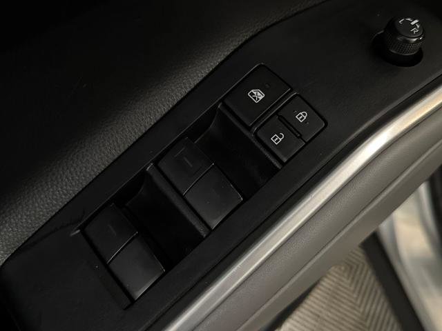 Used 2023 Toyota Highlander L image 16