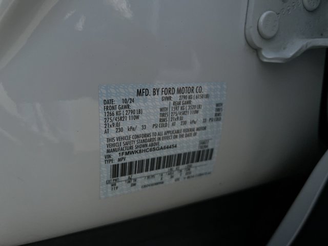 Certified 2025 Ford Explorer Platinum w/ Ultimate Package AWD/4WD image 27