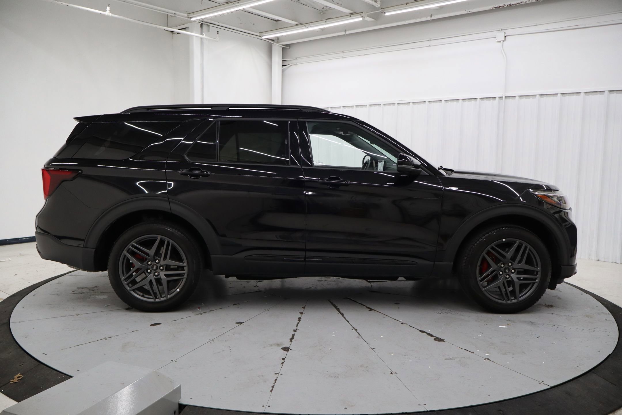 Certified 2025 Ford Explorer ST-Line w/ ST-Line Street Pack image 8