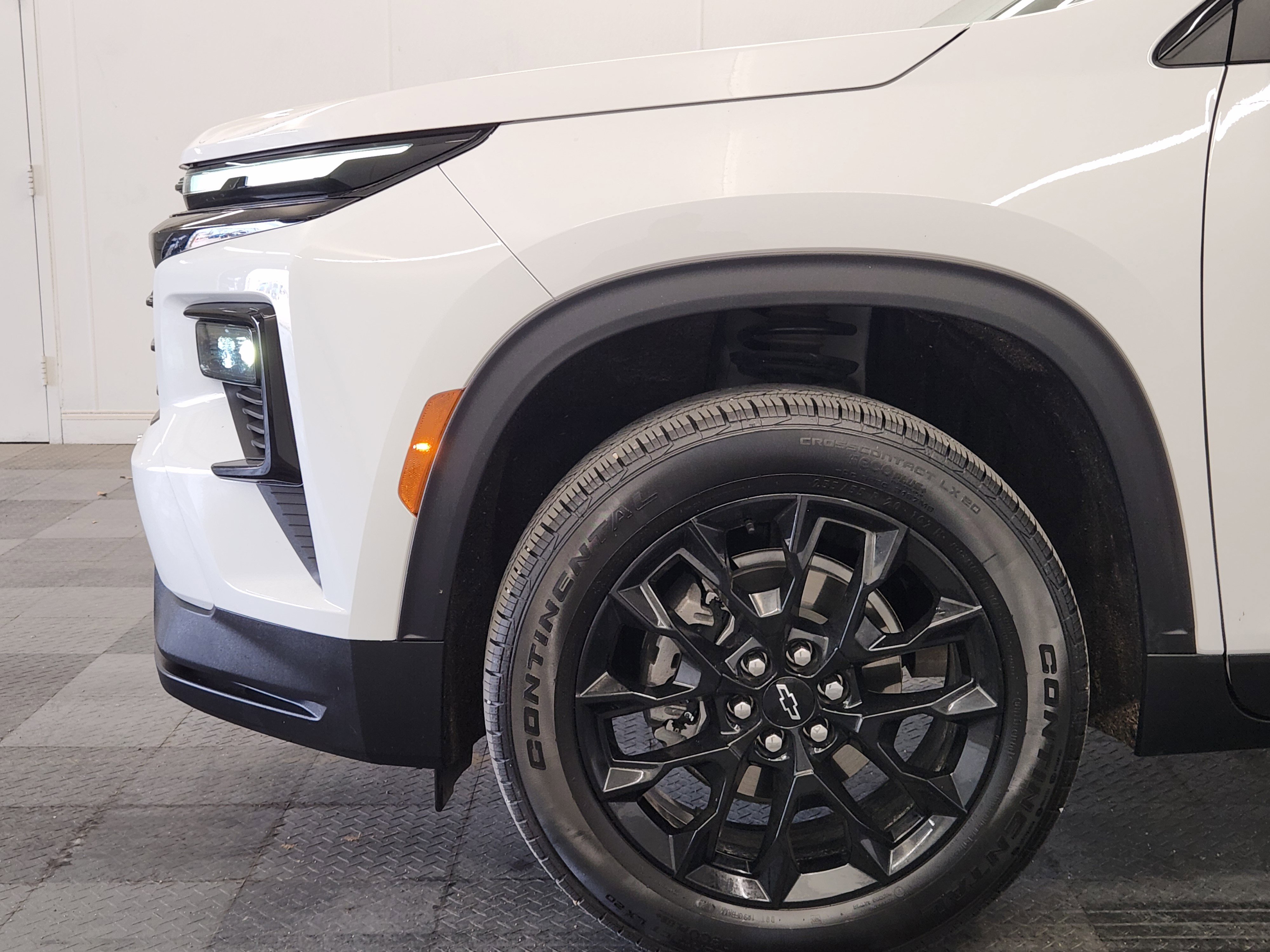 Used 2024 Chevrolet Traverse LT w/ Midnight/Sport Edition image 9