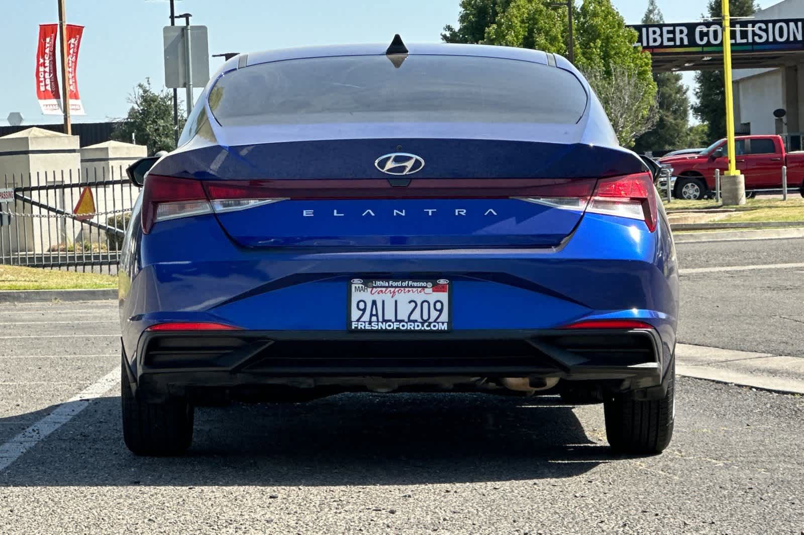 Used 2022 Hyundai Elantra SE FWD image 7