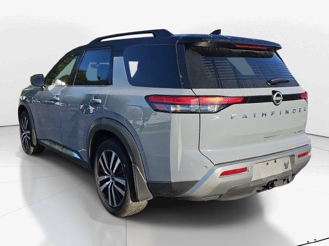 Used 2024 Nissan Pathfinder Platinum FWD image 5