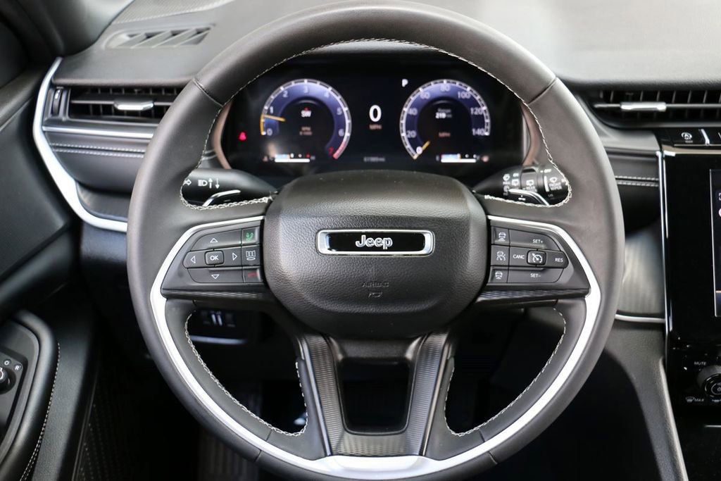 Used 2024 Jeep Grand Cherokee Laredo RWD image 22