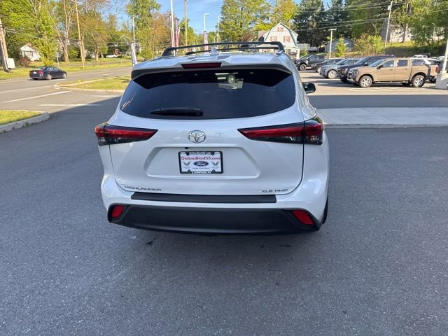 Used 2022 Toyota Highlander XLE AWD/4WD image 7