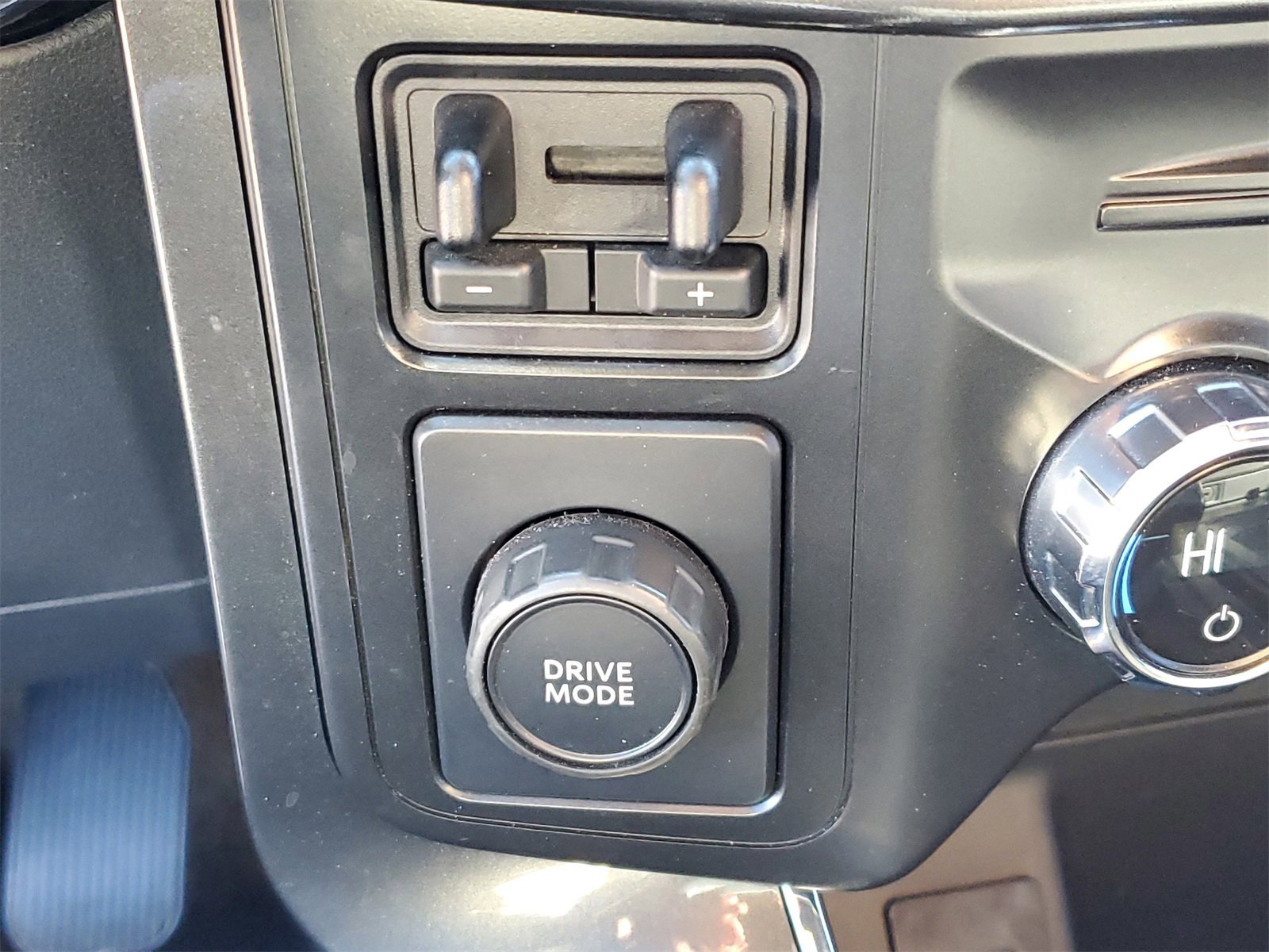 Certified 2021 Ford F150 XLT w/ Equipment Group 302A High image 27