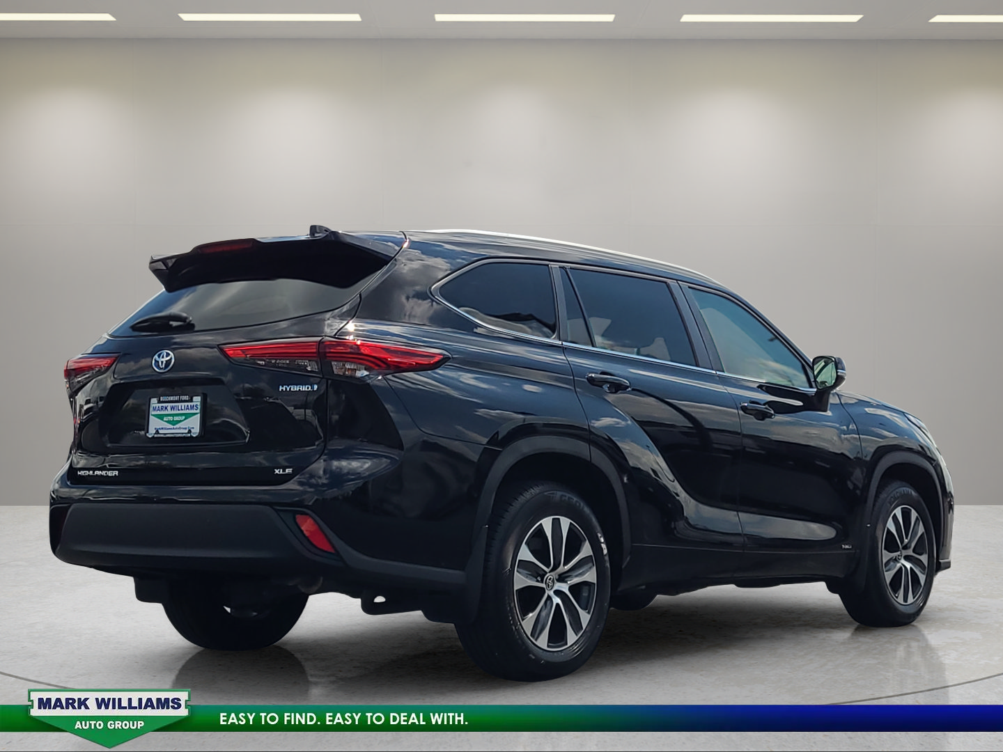 Used 2023 Toyota Highlander XLE AWD/4WD image 4