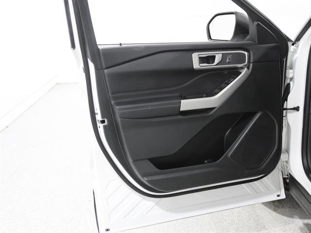 Certified 2023 Ford Explorer XLT w/ Equipment Group 202A image 6