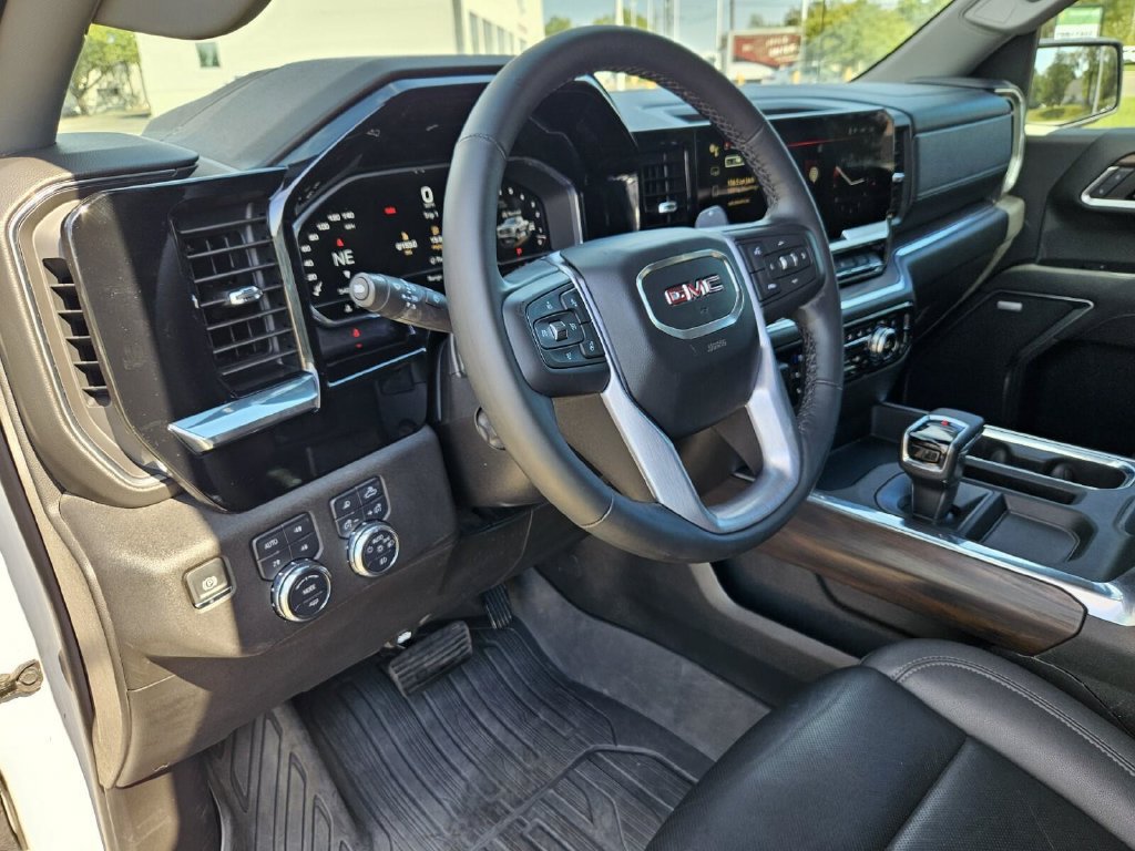Used 2025 GMC Sierra 1500 SLT AWD/4WD image 18