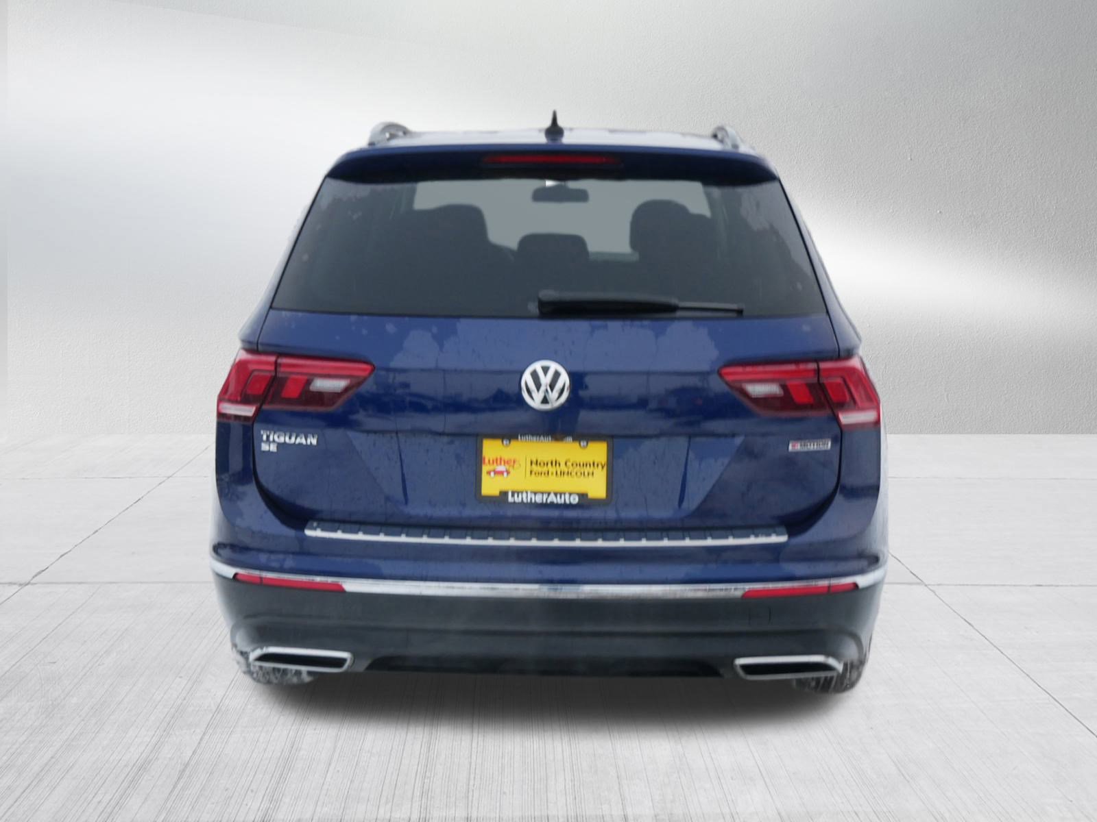 Used 2021 Volkswagen Tiguan SE w/ Panoramic Sunroof Package image 4