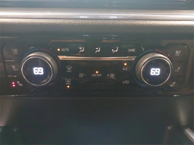 Used 2024 Chevrolet Silverado 3500 High Country w/ Technology Package image 25