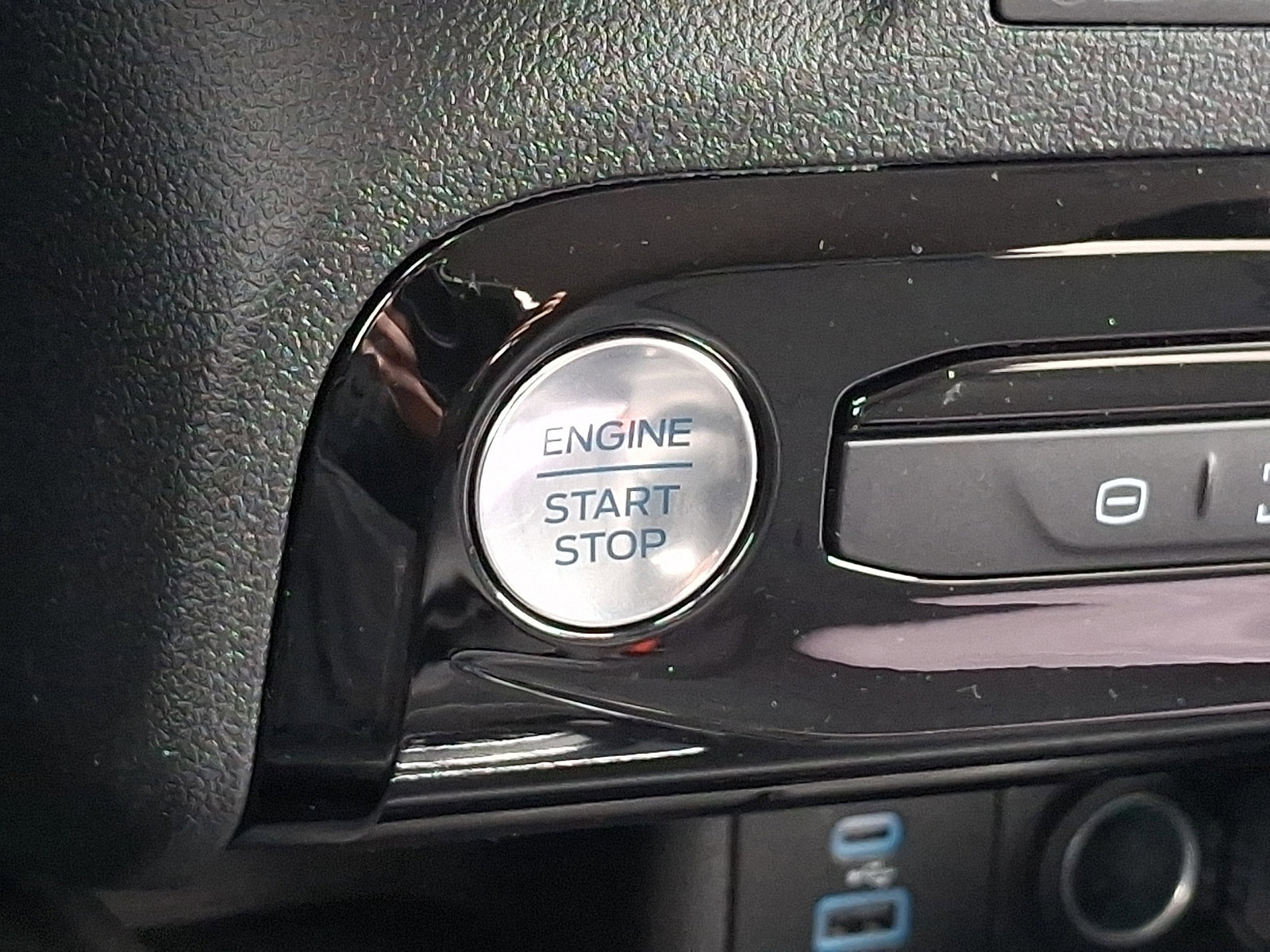 Certified 2023 Ford Escape SE image 30