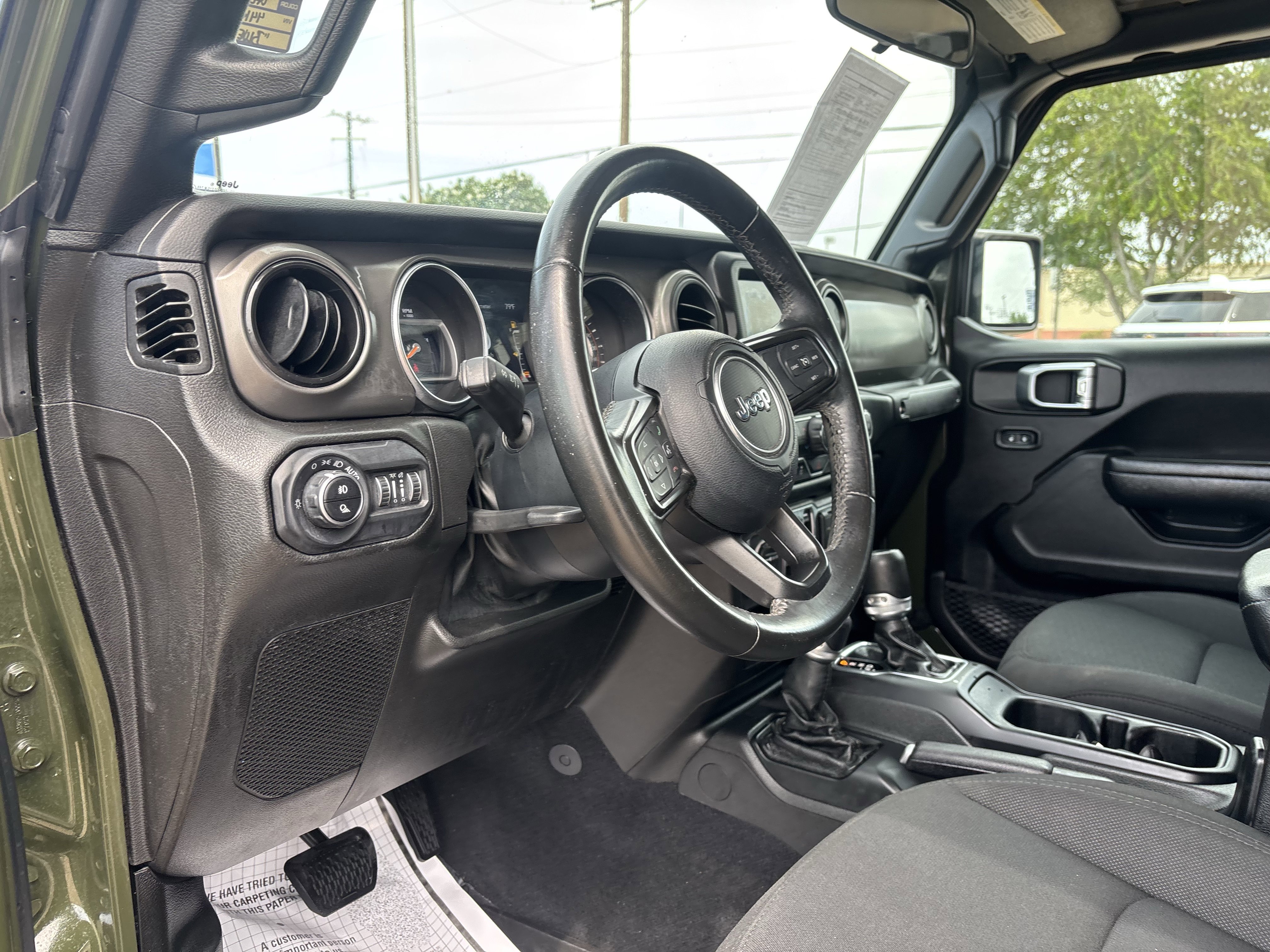 Used 2022 Jeep Gladiator Sport AWD/4WD image 12