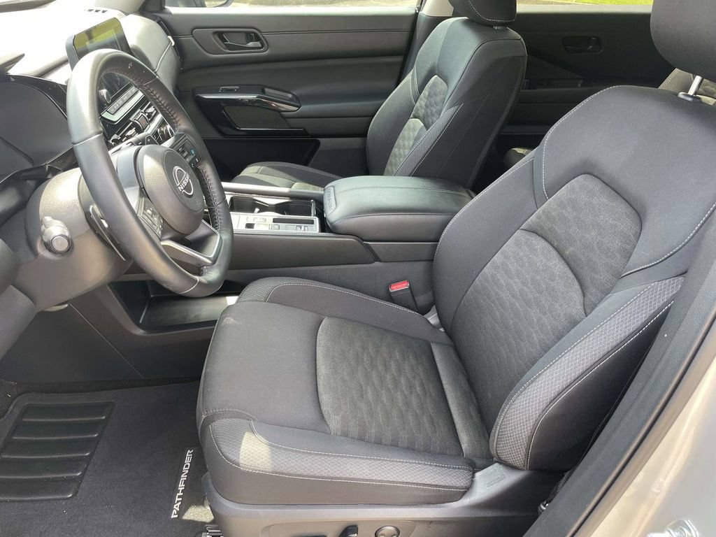 Used 2024 Nissan Pathfinder SV w/ SV Premium Package FWD image 13